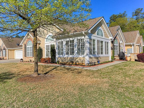 3rd image of 228 Harvest Ln