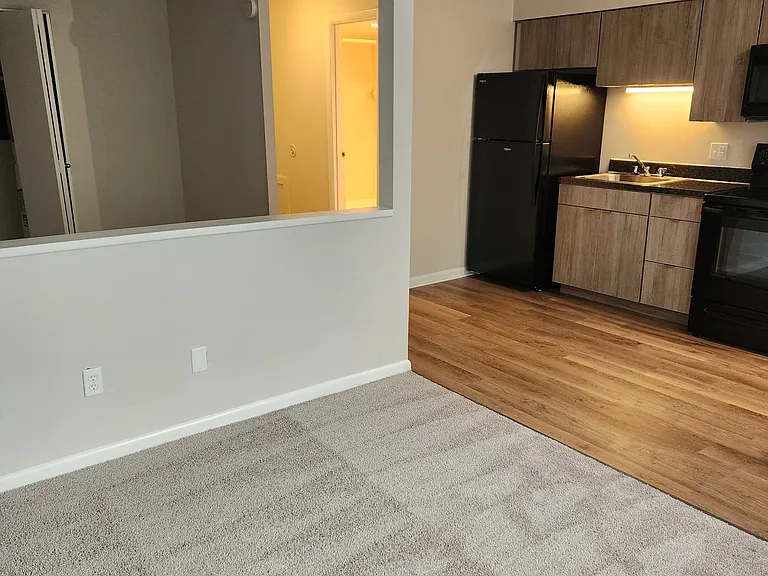 Brittany Apartments — Photo 6