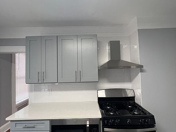 3rd image of 127 Clay St Floor 1