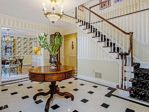 18 Cayuga Rd (  017  OF 45).JPG