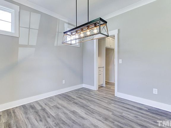 5th image of 309 Earp St