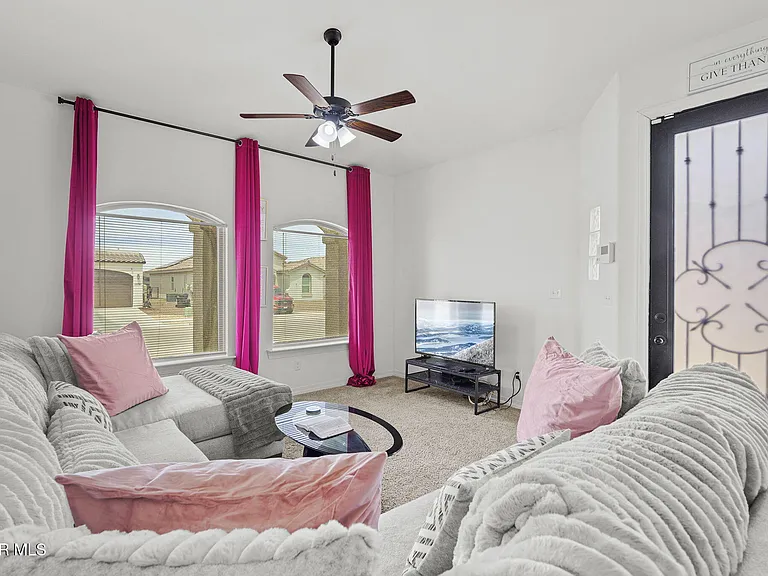 13760 Blackburn Ave — Photo 5