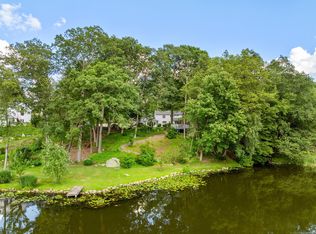 16 Pinnacle Rock Rd, Stamford, CT 06903