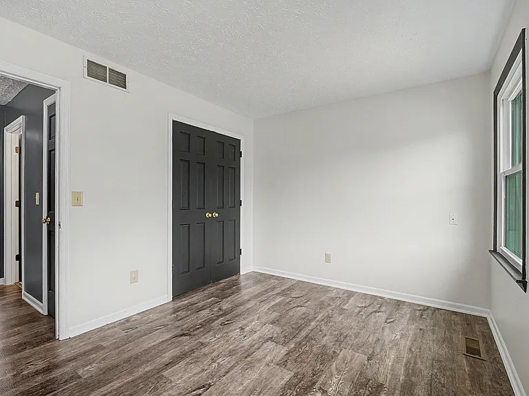 2242 Rosina Dr — Photo 36