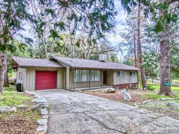13325 Wells Fargo Dr, Groveland, CA 95321
