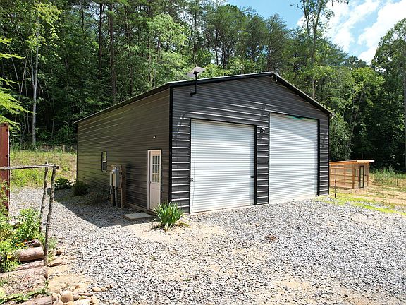 5th image of 686 Welcome Valley Rd