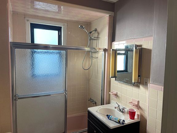 4th image of 82 City Blvd #1