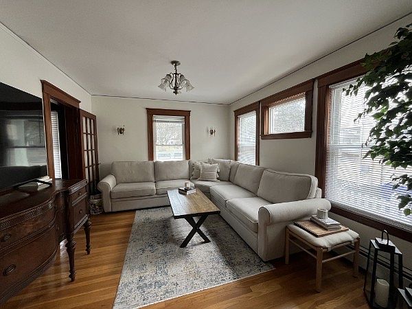 Living Room (plenty of light)