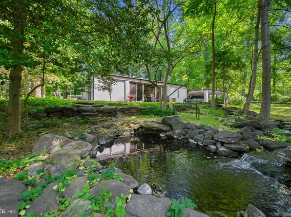 3705 Darby Rd, Bryn Mawr, PA 19010