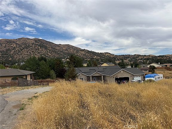 5th image of 21105 Hillcrest Ct