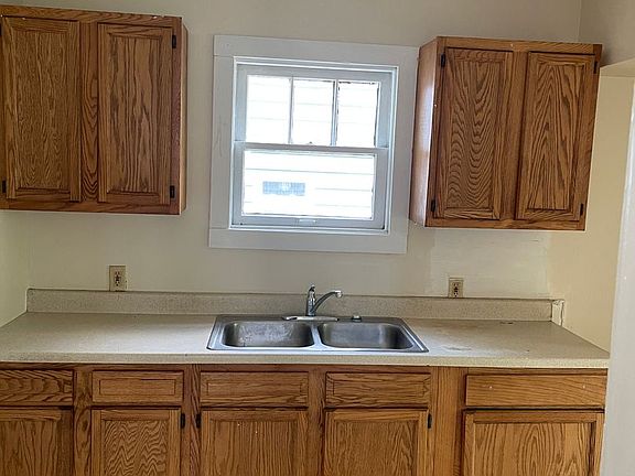 5th image of 565 Eastland Ave