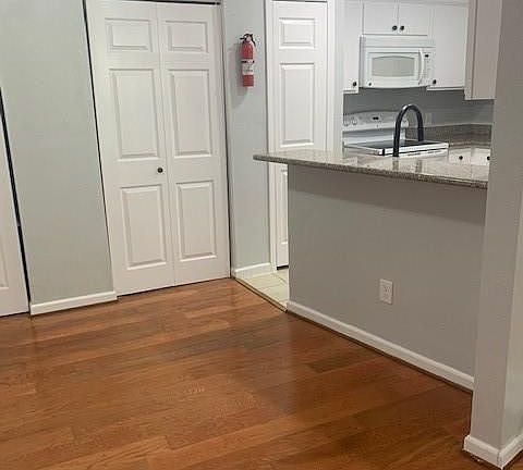 5th image of 513 S Post Oak Ln #4109