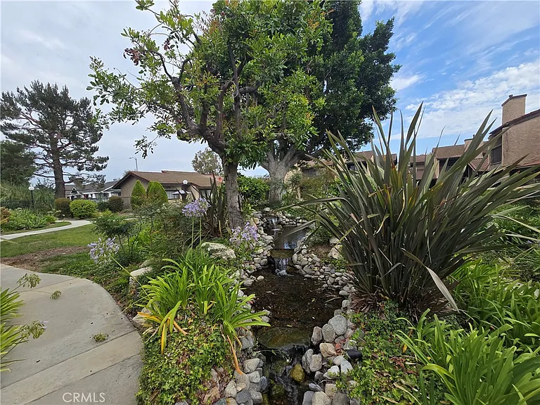 181 S Hollenbeck Ave — Photo 6