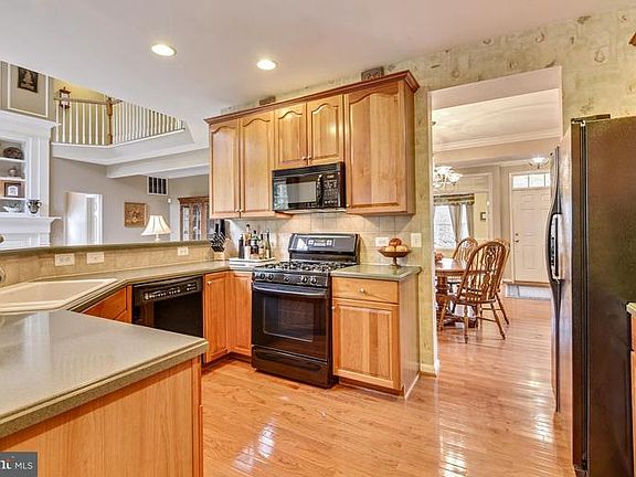 5th image of 9235 Old Beech Ct
