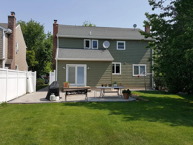 61 Rhodes Dr — Photo 6