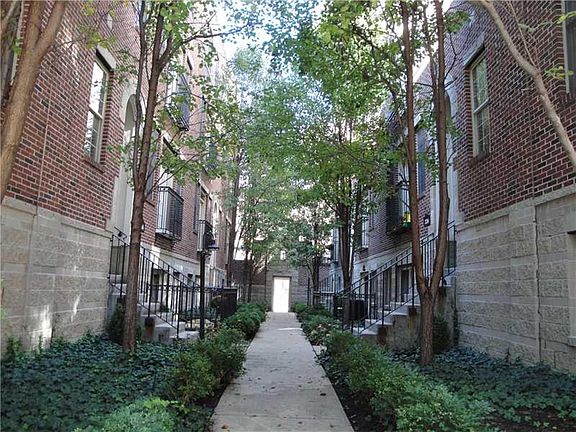 2nd image of 226 N Cleveland St APT C