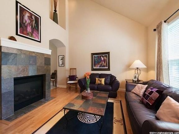 3rd image of 873 E Forest Farm Cir