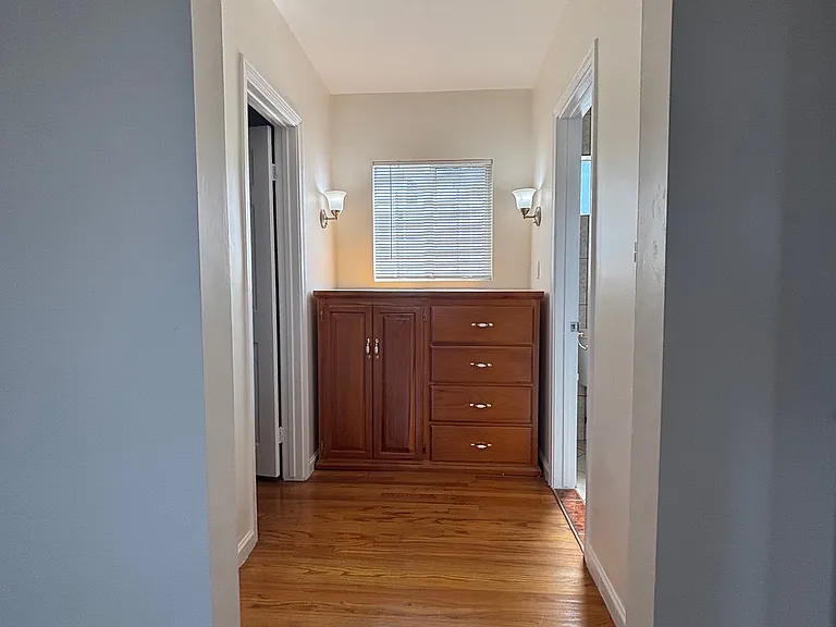 221 N Commonwealth Ave — Photo 15