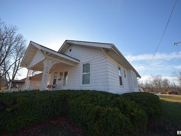 4th image of 1116 N Trout Ave
