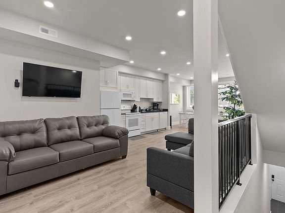 4th image of 711 16th St NE #2