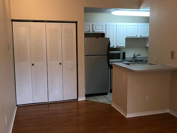 4th image of 13703 Richmond Park Dr N APT 2706