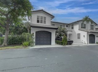 330 SW 8th St APT 16, Boca Raton, FL 33432