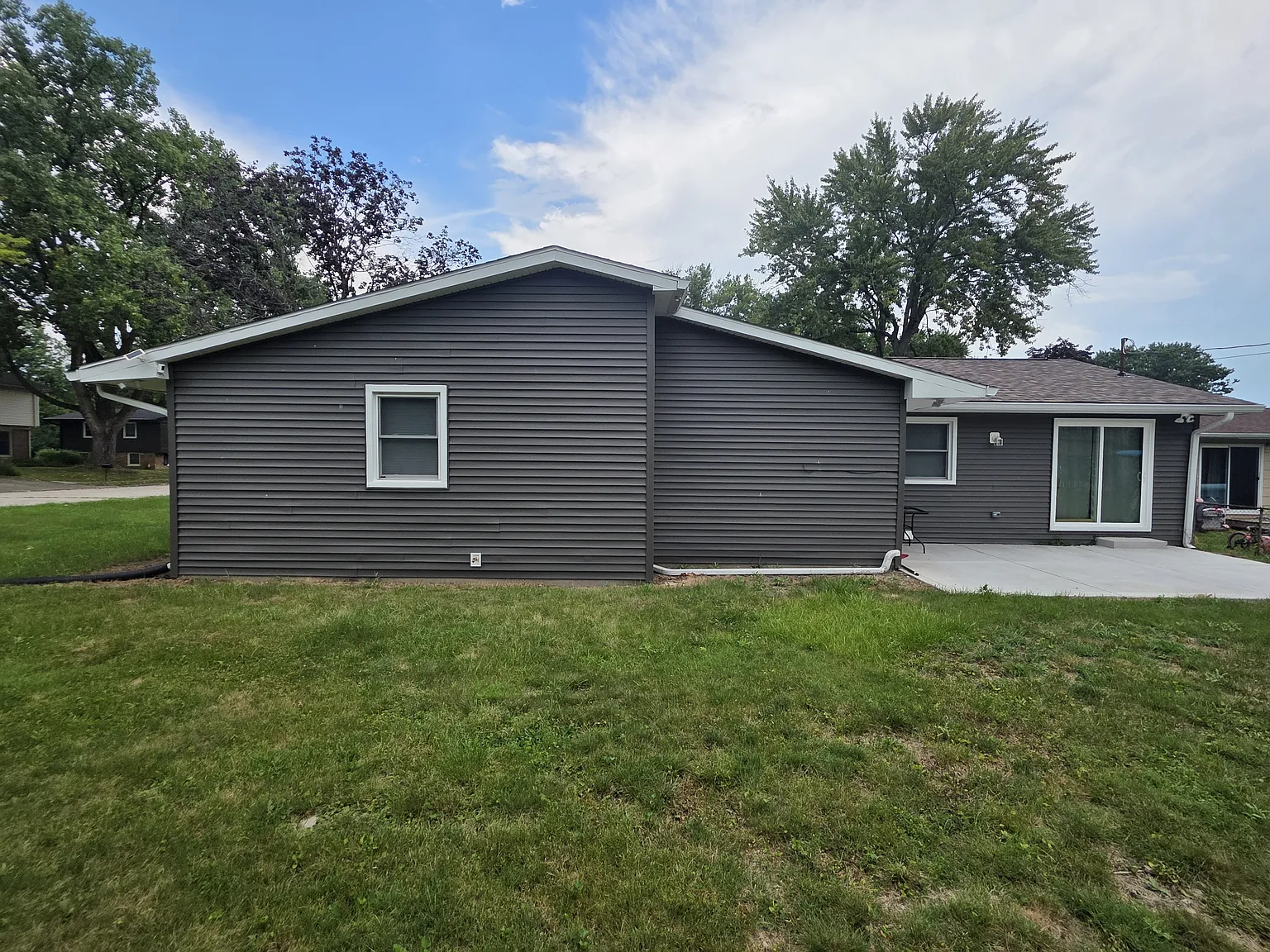 4 bed, 4.5 bath, 2050 sqft, $900 — Photo 3