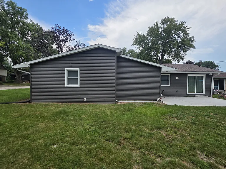 1011 Devon St — Photo 3