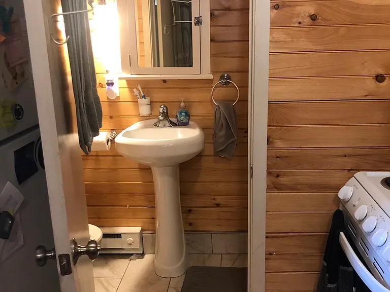122 Burnside St — Photo 3