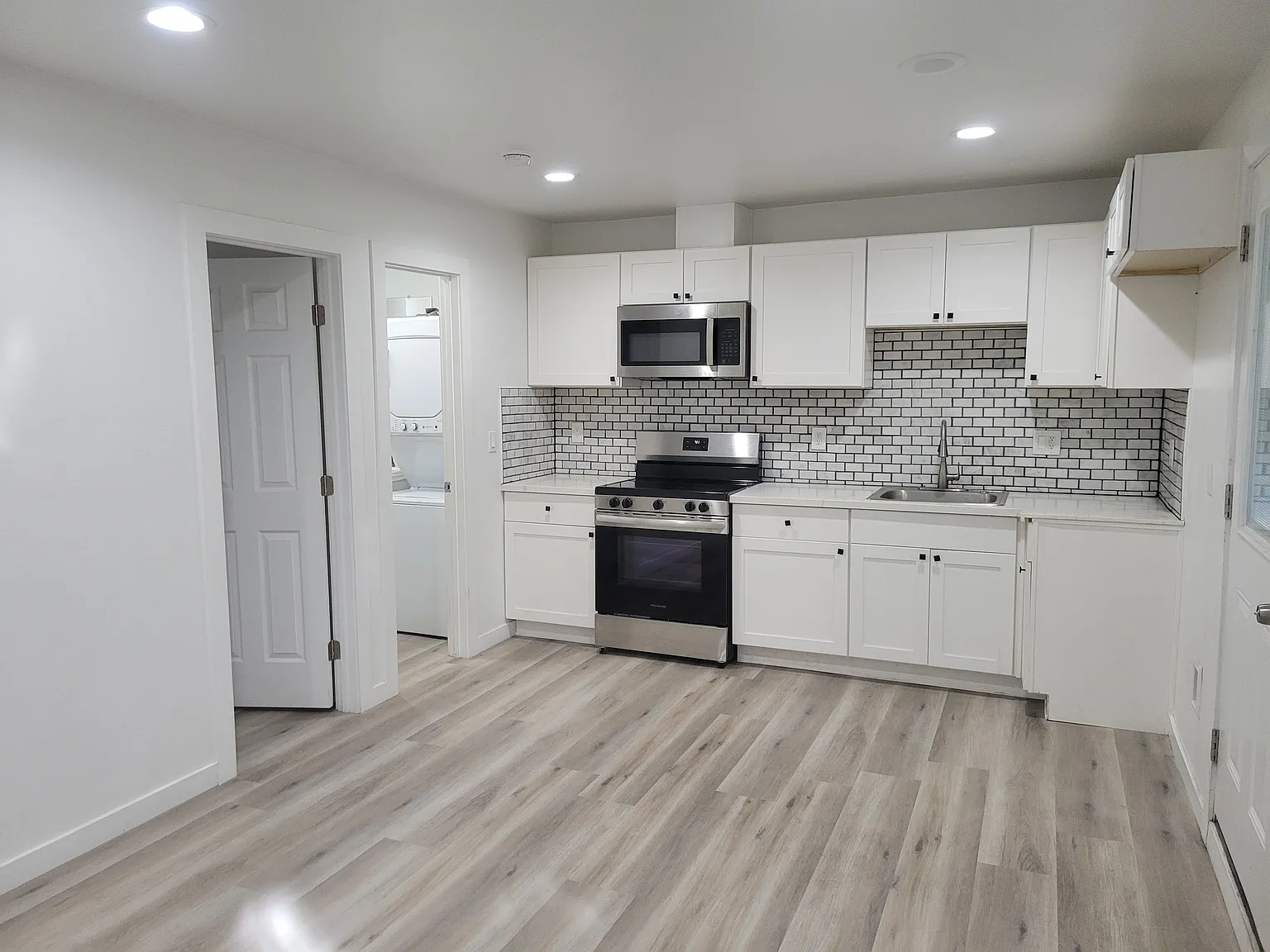 1 bed, 760 sqft, $1,690 — Photo 2