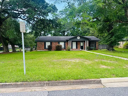 1701 Phillips Ln Photo 1