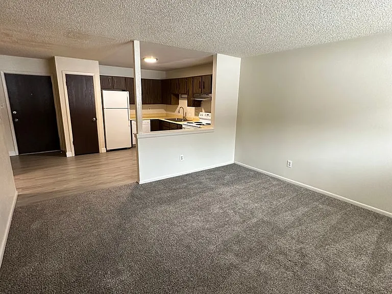 108 Camelot Ct — Photo 4