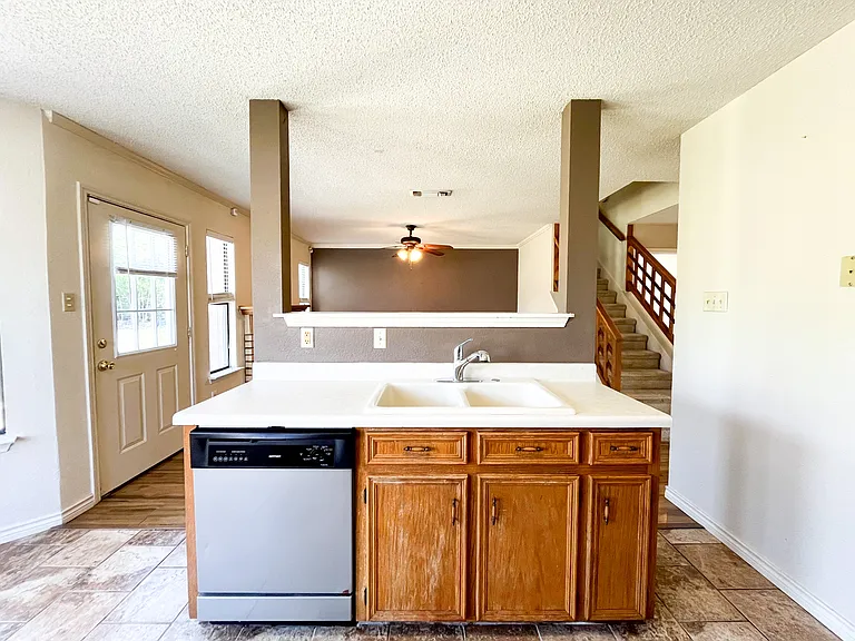 2512 Schulze Dr — Photo 13