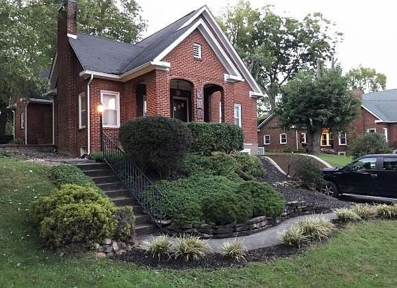 1st image of 200 W 10th Ave