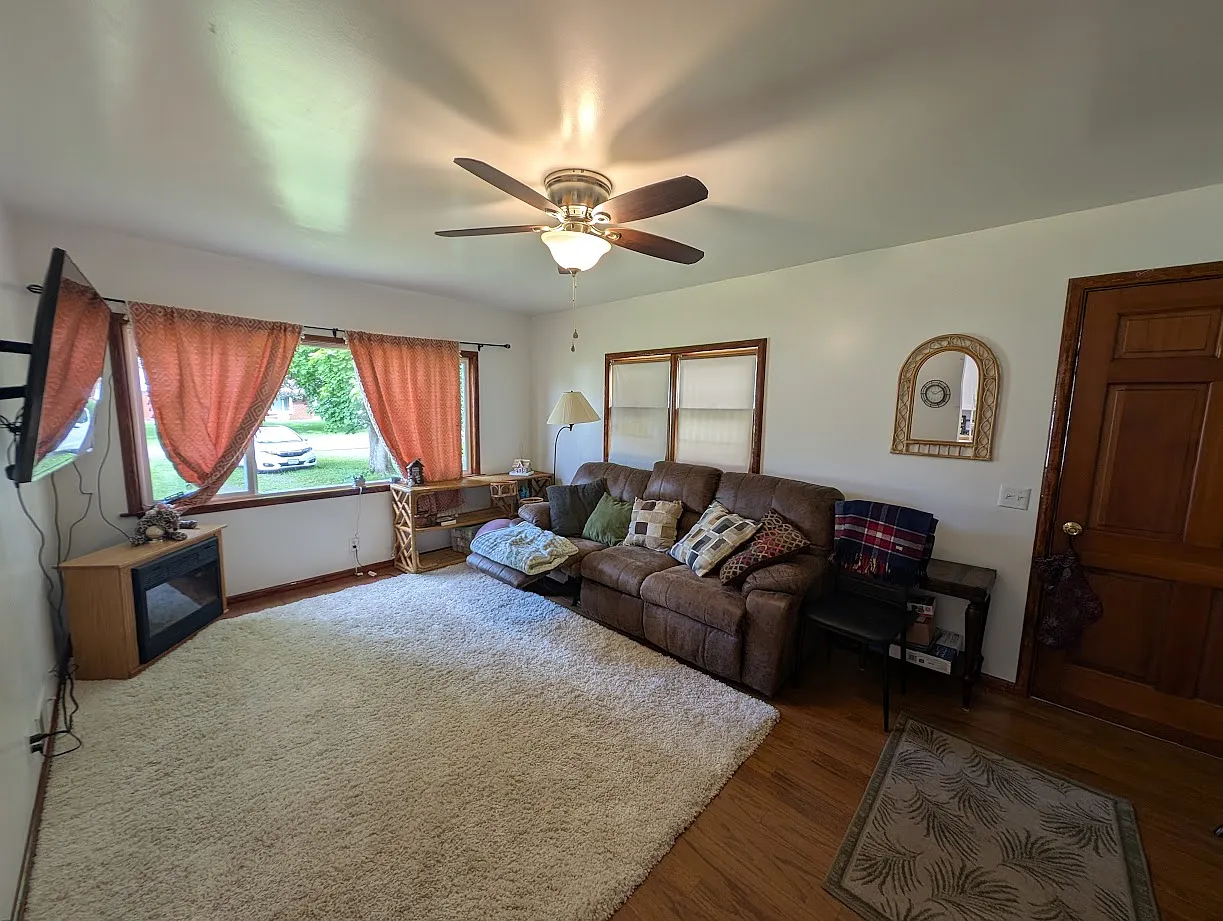 2 bed, 768 sqft, $1,450 — Photo 2