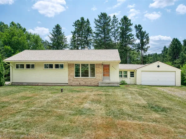 9648 Hyne Rd, Brighton, MI 48114