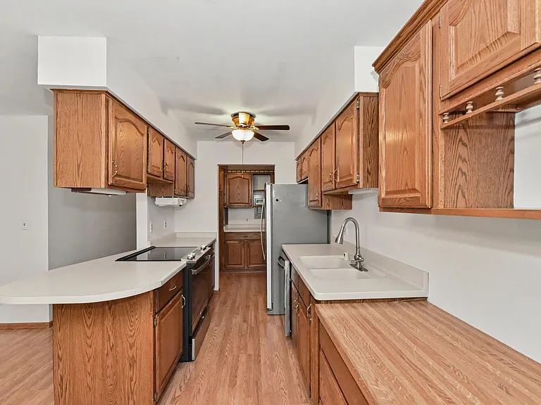 5700 W Wahner Ave #101 — Photo 2