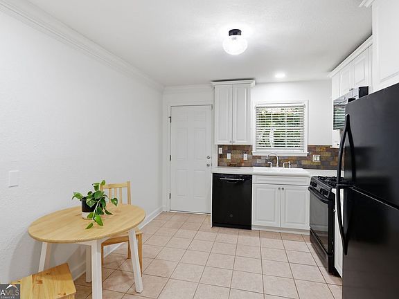 5th image of 869 Briarcliff Rd NE APT B18