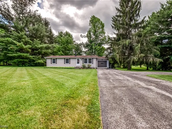 15755 Messenger Rd, Chagrin Falls, OH 44023