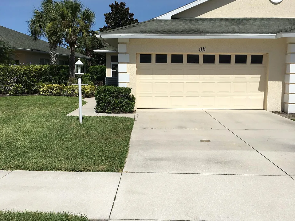 1111 Yosemite Dr