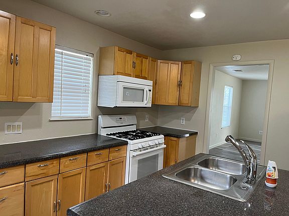 2nd image of 203 W Elliott St