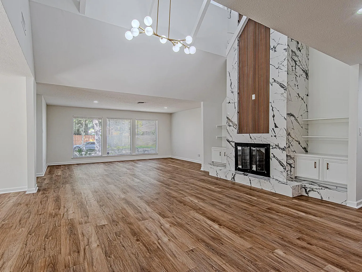 4 bed, 3.0 bath, 3743 sqft, $3,400 — Photo 2