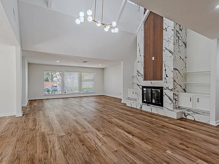 3406 Forest Village Dr — Photo 2