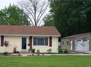 1043 W Saint John St, Olney, IL 62450