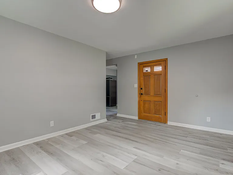 4610 Rookwood Ave — Photo 6