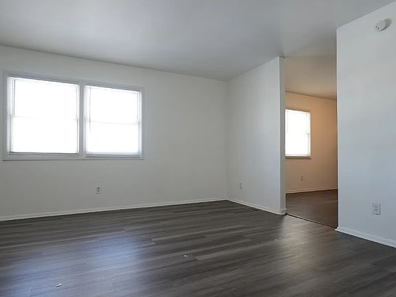 4th image of 3613 Jonquil St