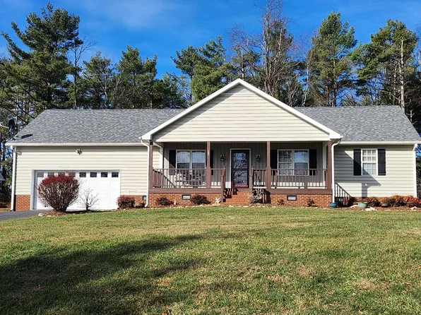 101 Chateau Ln, Fancy Gap, VA 24328