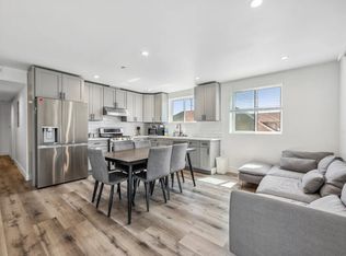 Fully Furnished Housing: 1419 W 35th St, Los Angeles, CA 90018