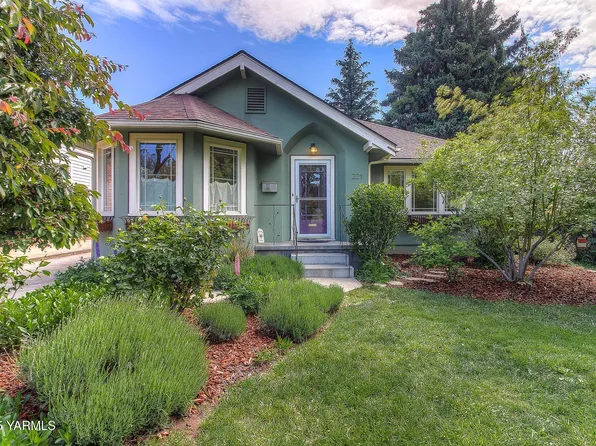 221 S 19th Ave, Yakima, WA 98902