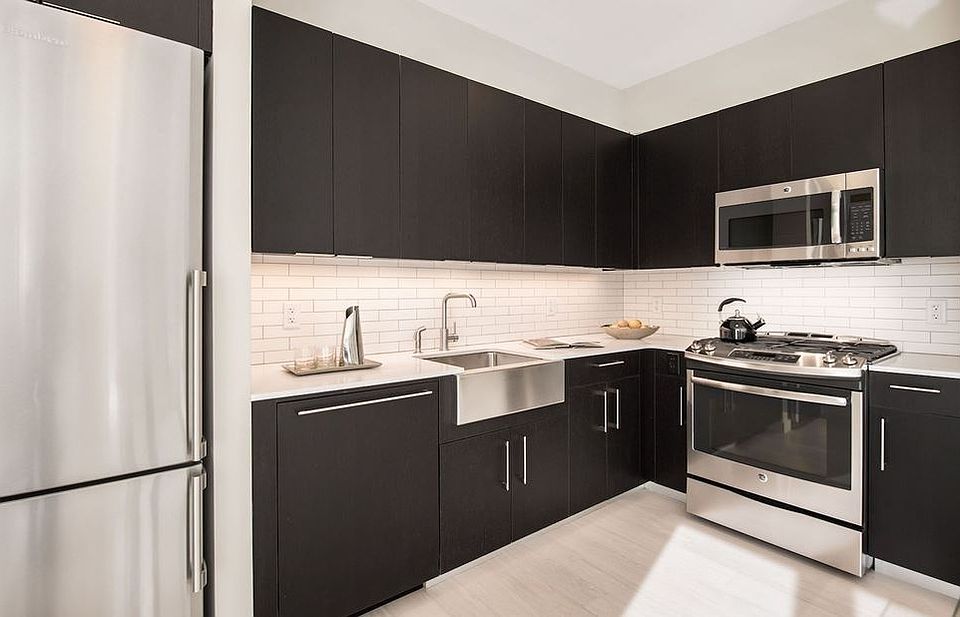 1st image of 535 W 43rd St APT S14e